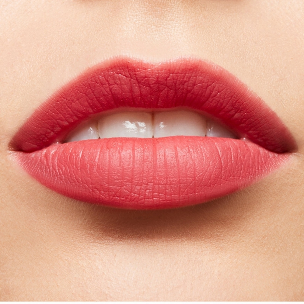 MAC "A LITTLE TAMED" POWDER ๐ ๐ - Picture 4 of 12